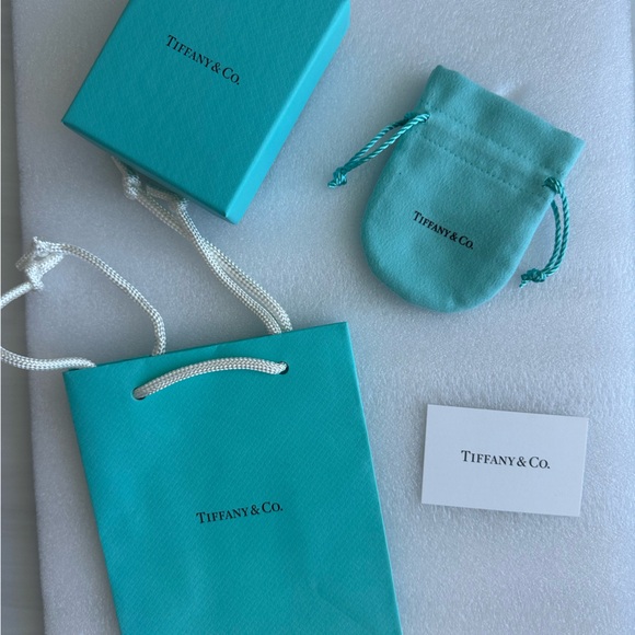 Gift box set 
Necklace box 3” x 3 1/2”
Bag 5” x 6”
Pouch 3” x 3 1/2” - Picture 2 of 6